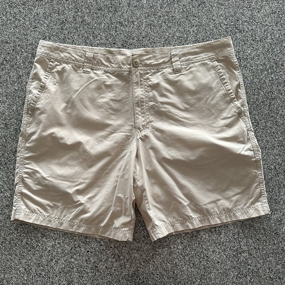 Columbia Shorts Mens 38 x 8 Chino Khaki Nylon Blend Flat Front Outdoor - Picture 1 of 7